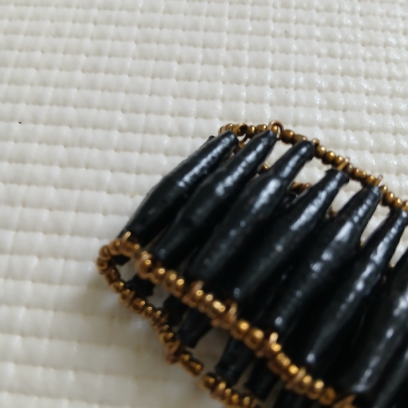 Vintage Beaded black/ gold stretched bracelet, mint - Picture 4 of 5